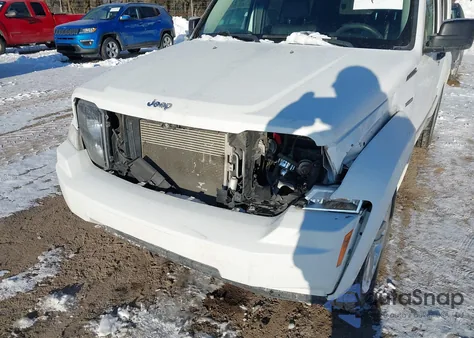 2012 Jeep Liberty Limited Jet Edition z USA, uszkodzony, nr VIN 1C4PJMFK0CW140823